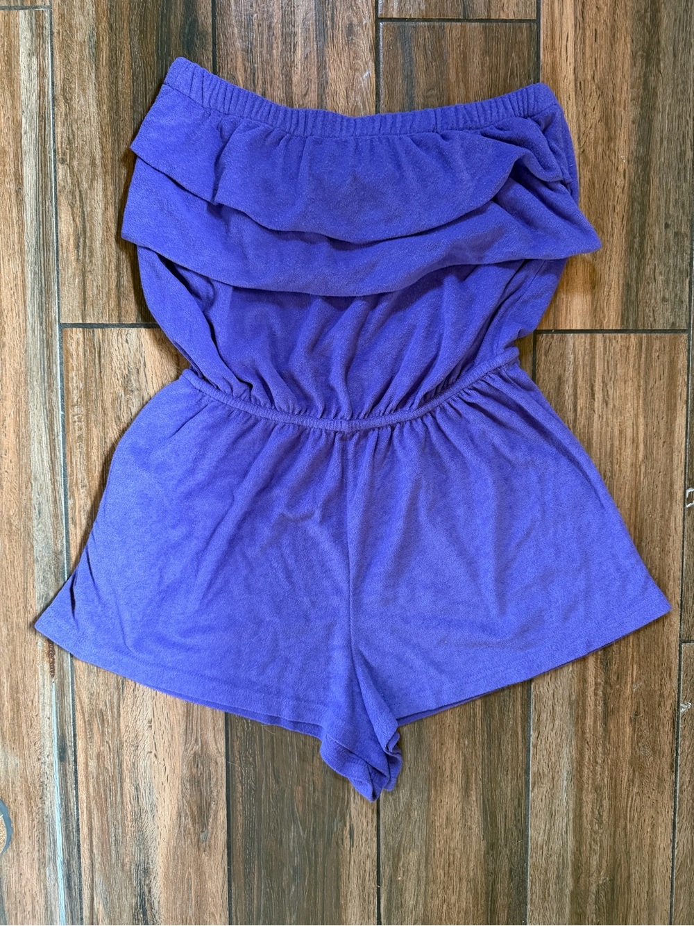Vintage CW Classics romper. Purple. Size large.
Strapless. 80s